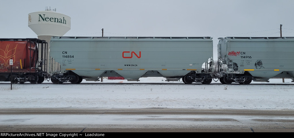 CN 114854